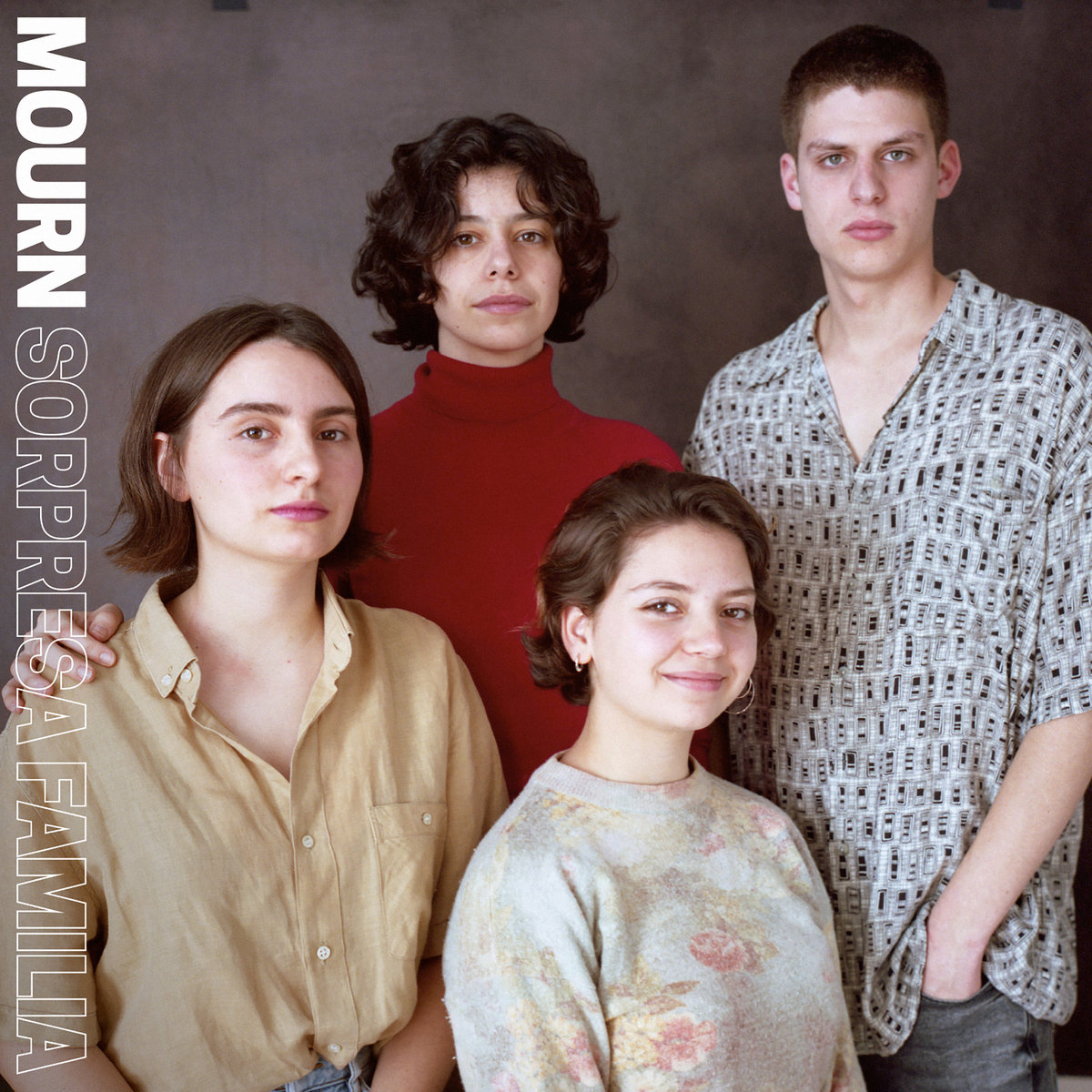 MOURN – Sorpresa Familia